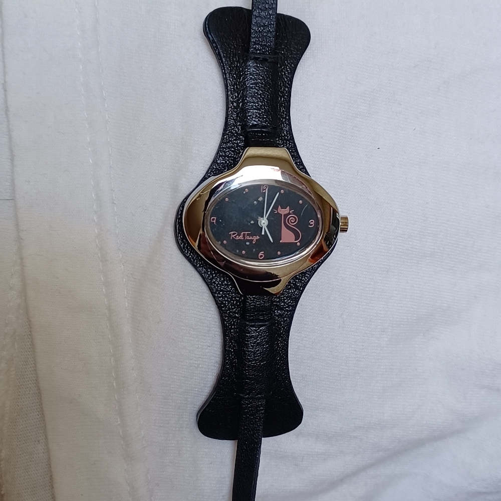 Red Tango cat watch New battery pink cat silver metal black band great condition